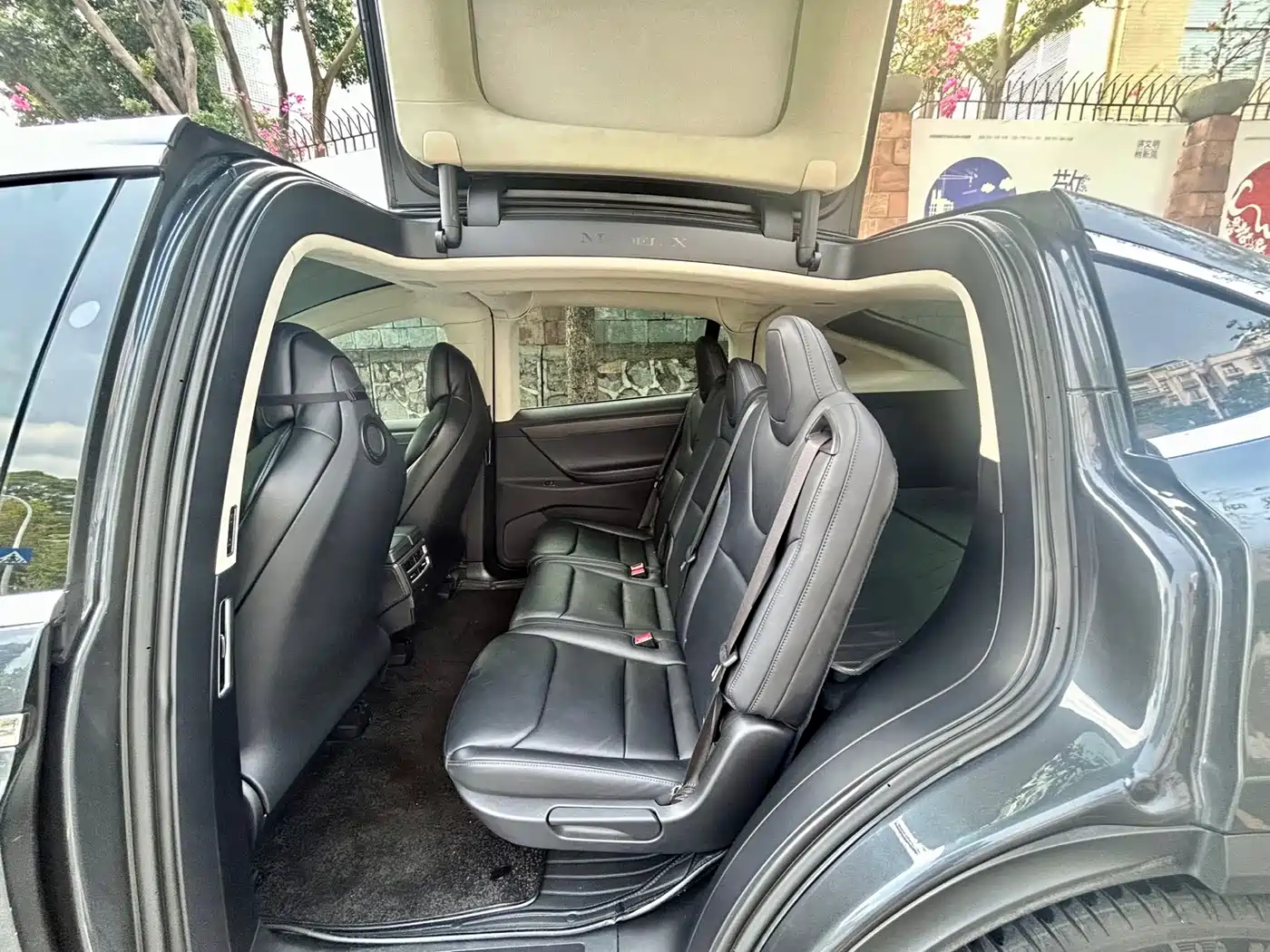 TESLA MODEL X