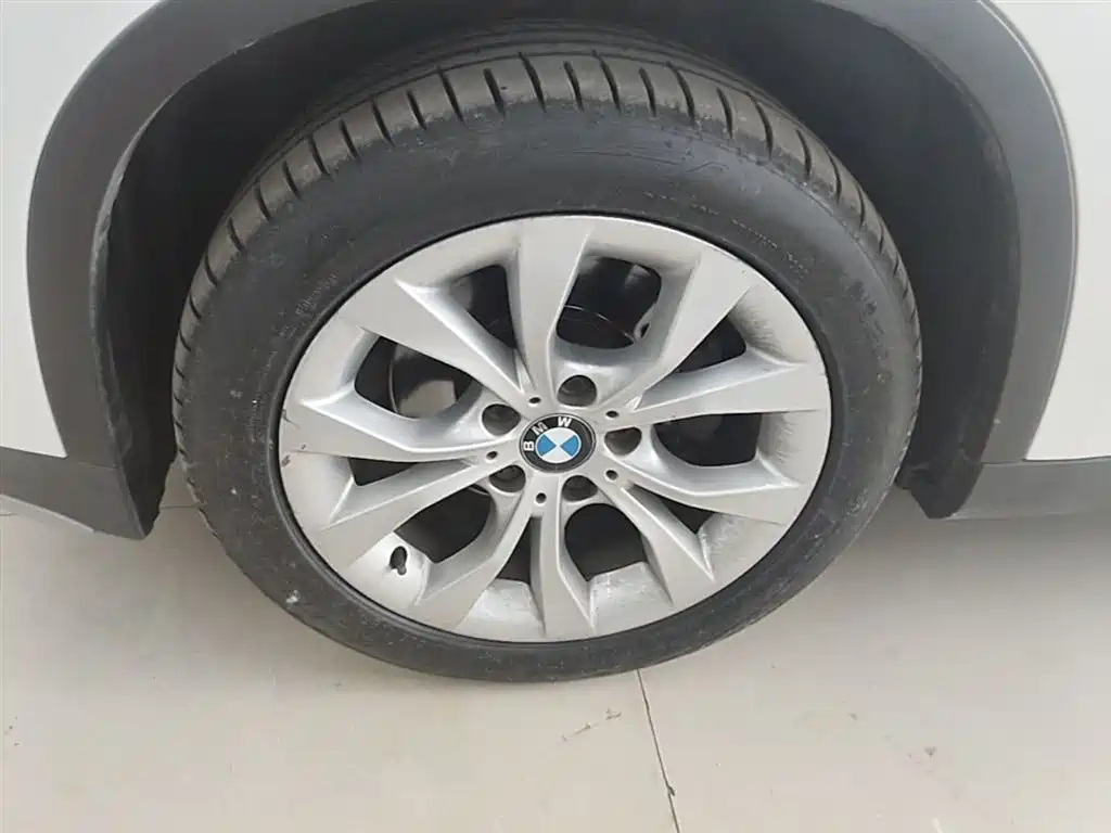 BMW X1 2014 sDrive18i Fashion Edition фото 23