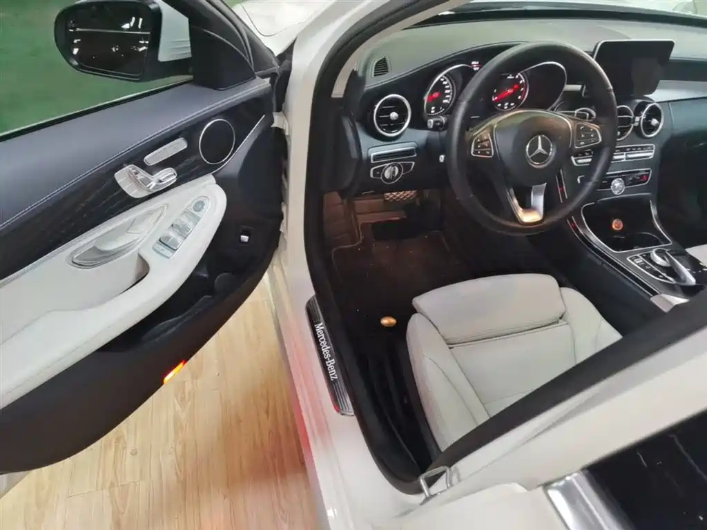 Mercedes-Benz C-Class 2018 C 200 L 4MATIC Sport Edition фото 16