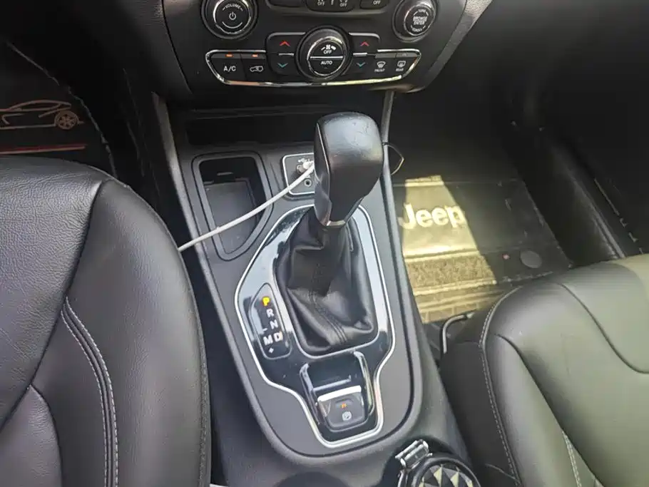 Jeep Cherokee 2020 2020 2.0L 2WD Safety Upgrade Edition