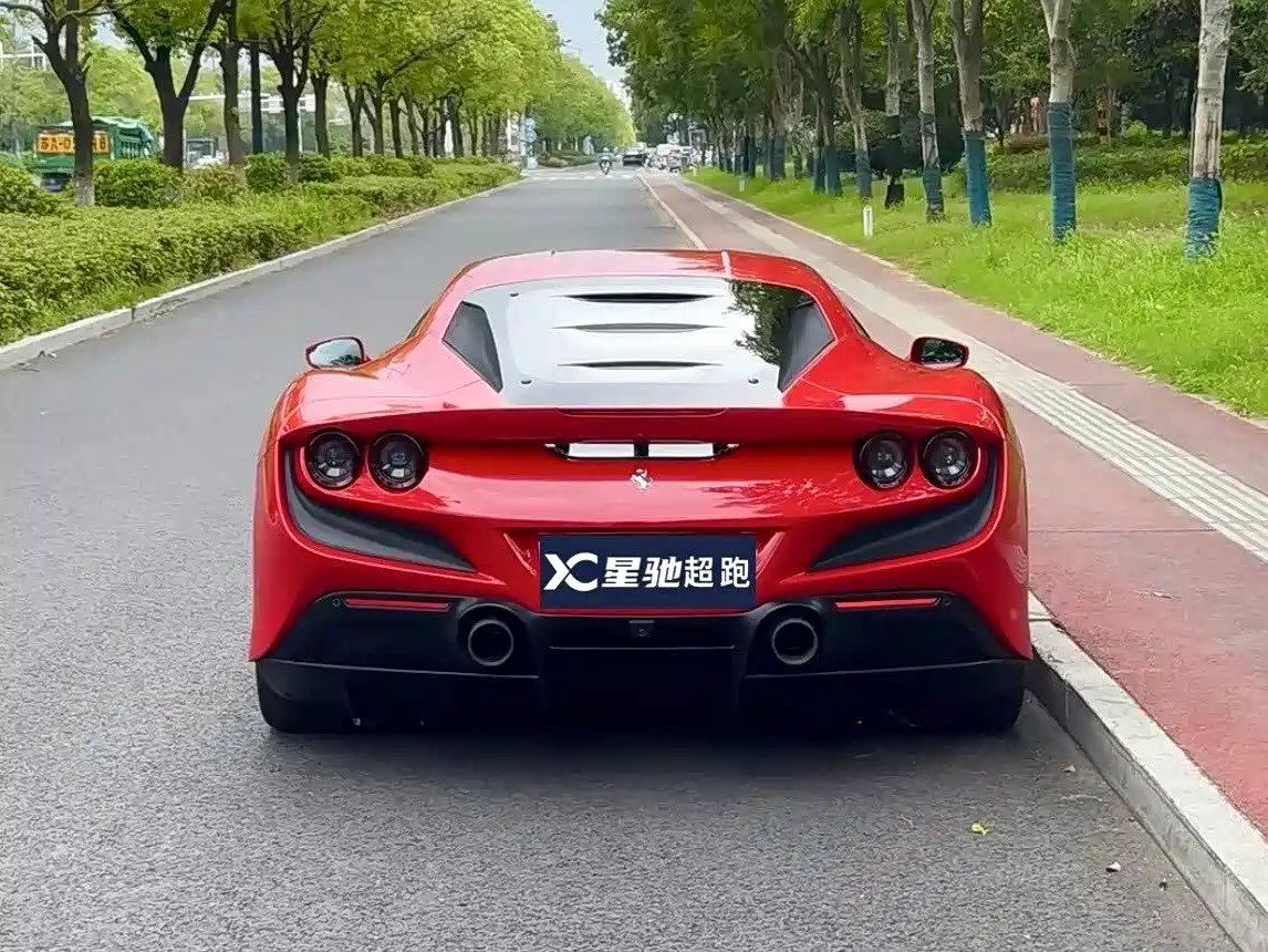 Фото 3 - Ferrari F8