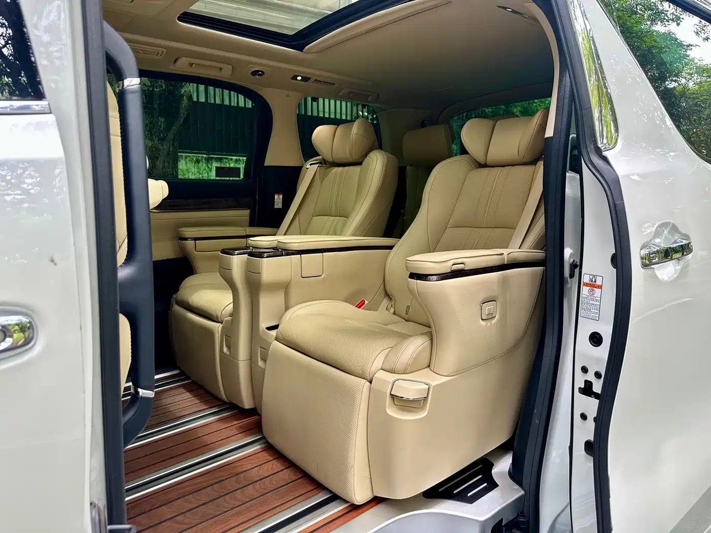 Toyota Alphard 2021 Hybrid 2.5L Premium фото 4
