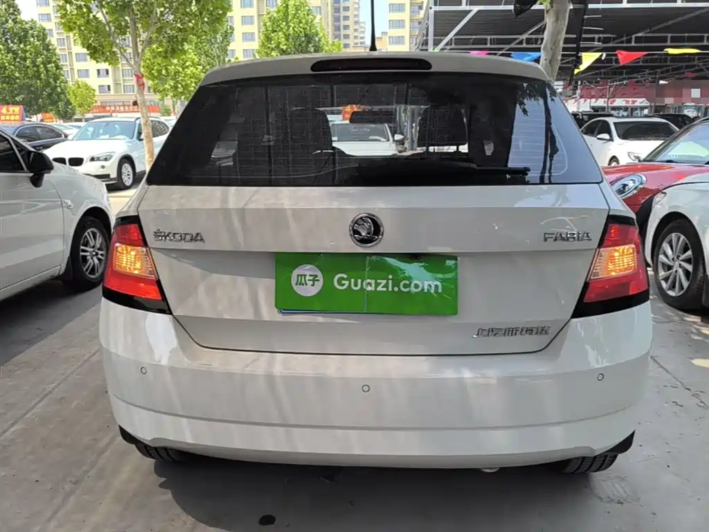 Škoda Fabia 2017 1.4L Auto Car Enjoy Edition фото 6