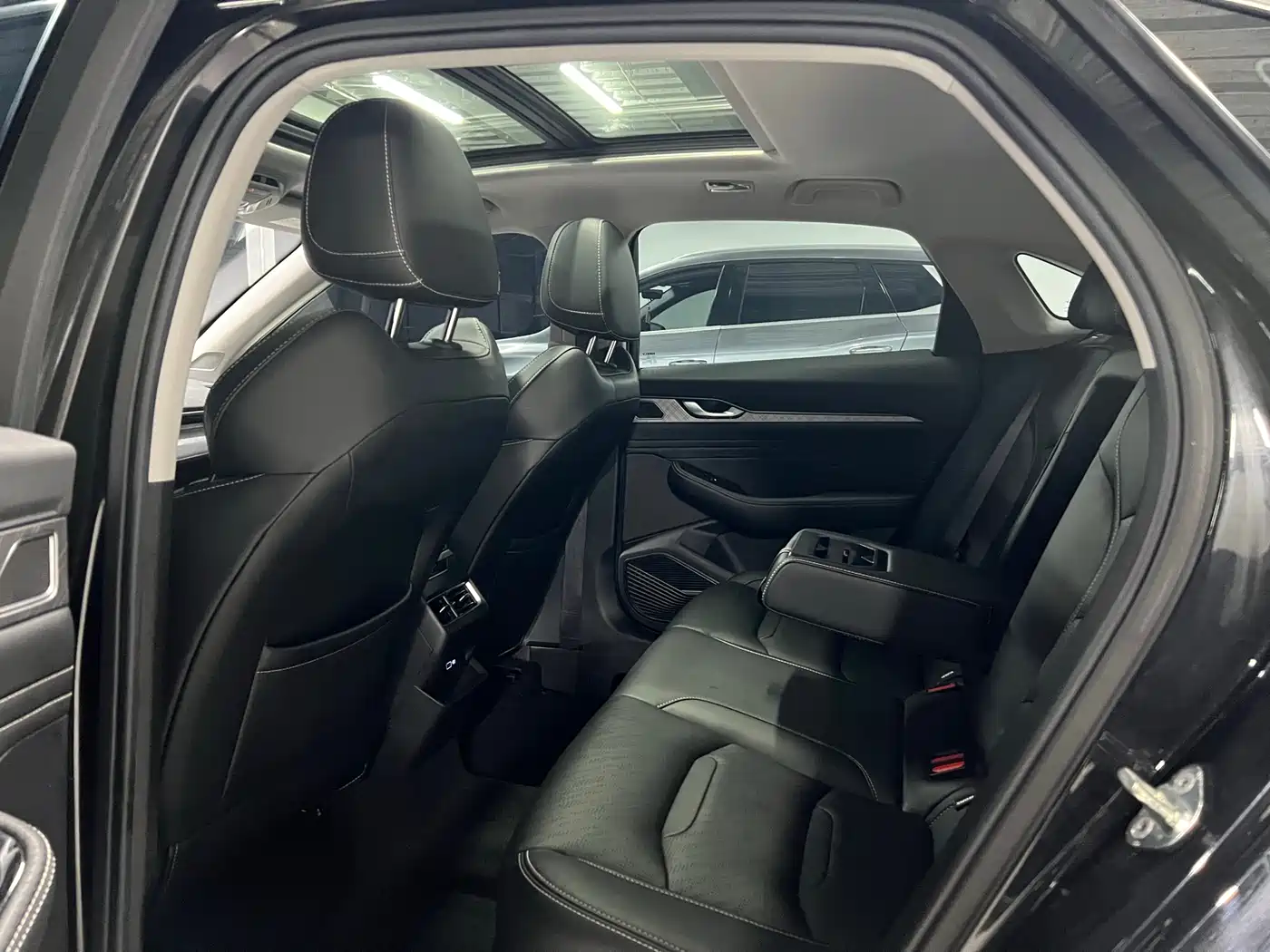 Фото 9 - Geely Preface