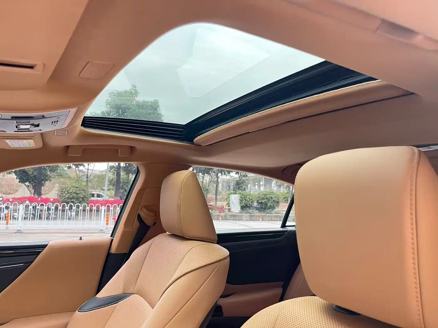 Lexus ES 2022 300h Excellence Edition фото 7