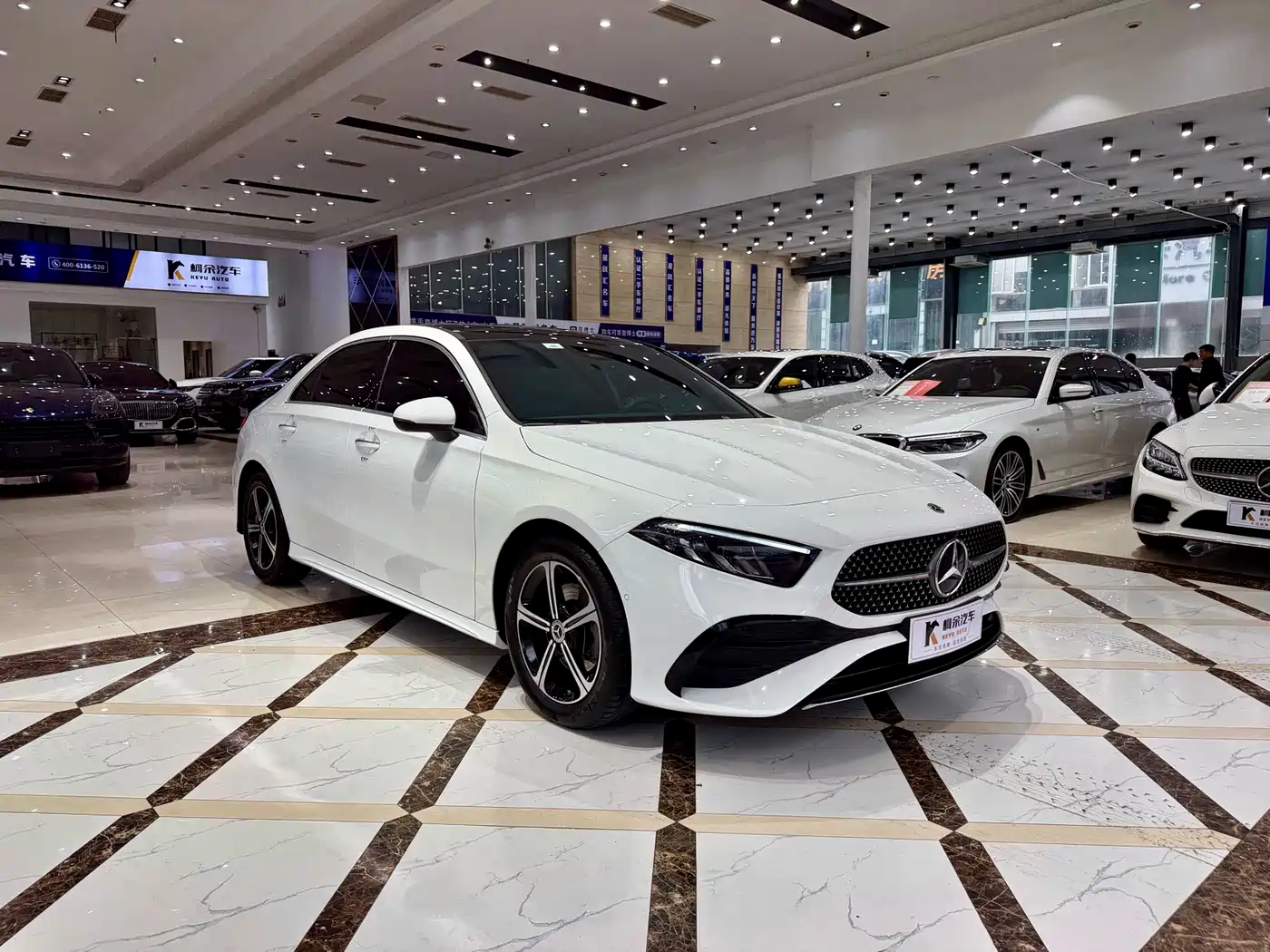 Mercedes-Benz A-Class 2023 A 200 L Fashion фото 4