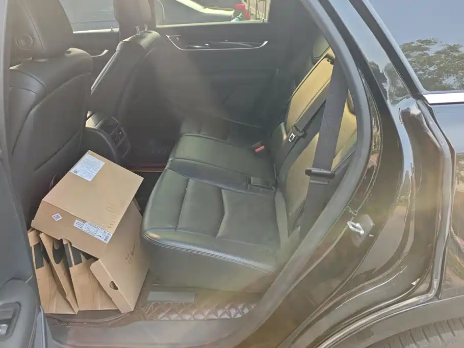 Фото 11 - Cadillac XT5
