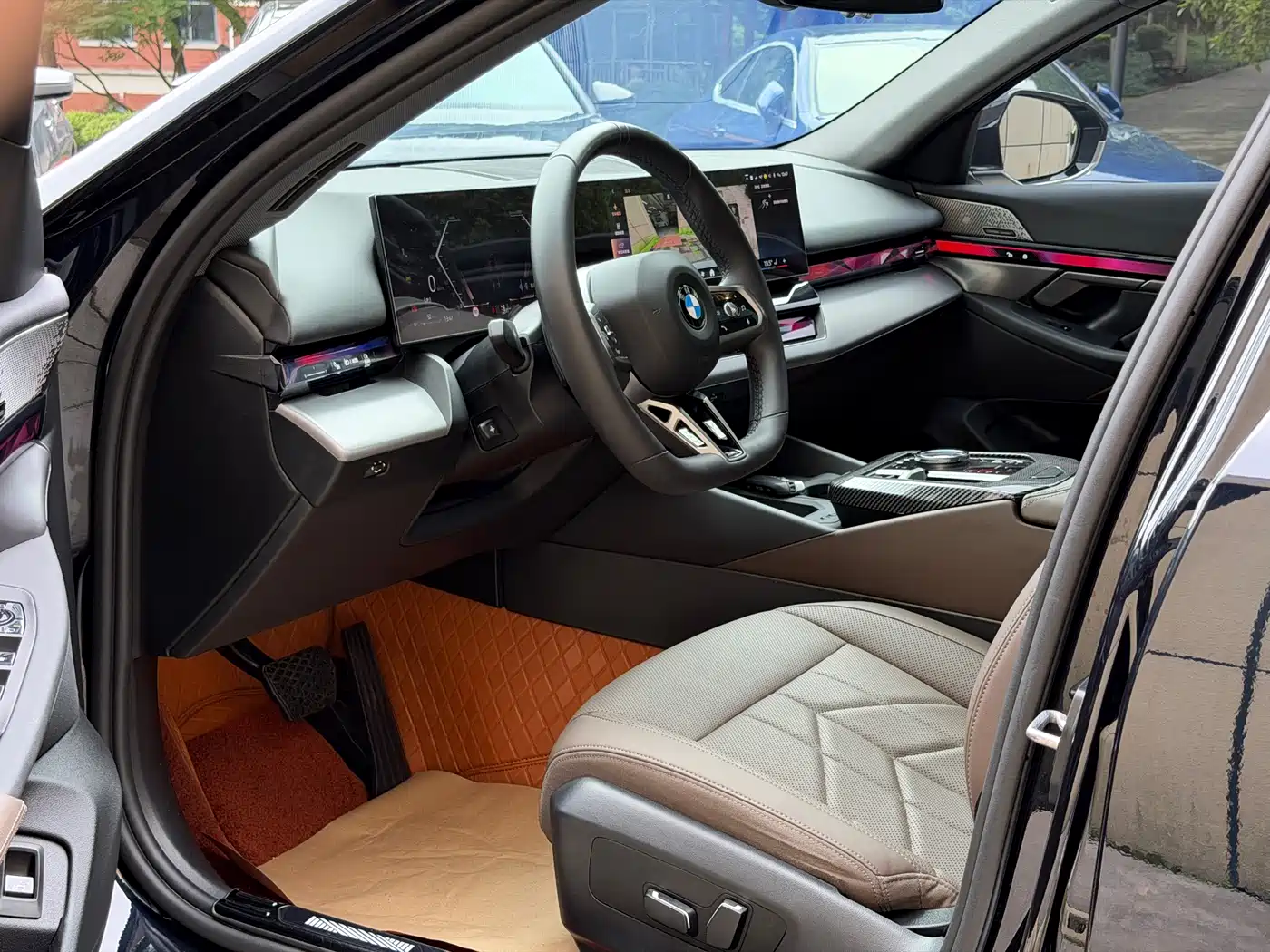 BMW 5 Series 2024 530Li Leading M Sport Package фото 6
