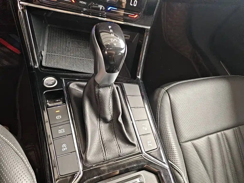 Volkswagen Passat 2023 Facelift 330TSI Starlight Luxury Edition фото 14