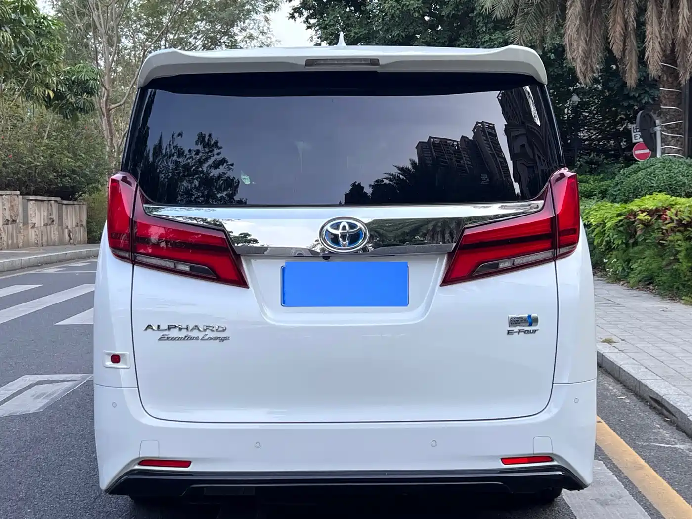 Toyota Alphard 2021 Hybrid 2.5L Premium фото 4
