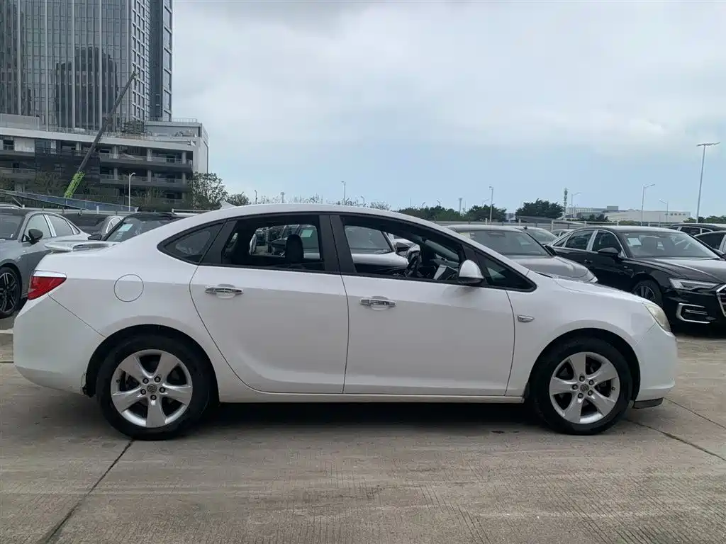 Buick Excelle 2013 GT 1.6T Automatic Sport Fashion Edition фото 5
