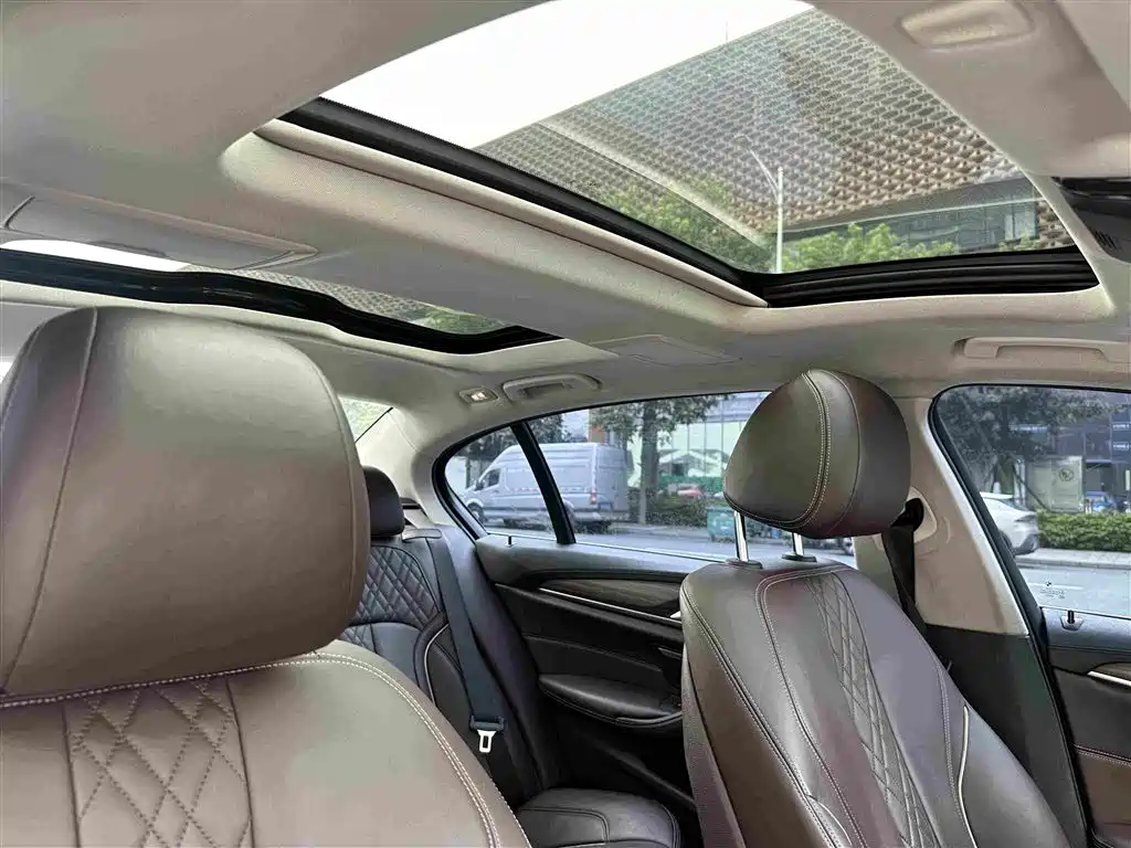 صورة 24 - BMW 5 Series