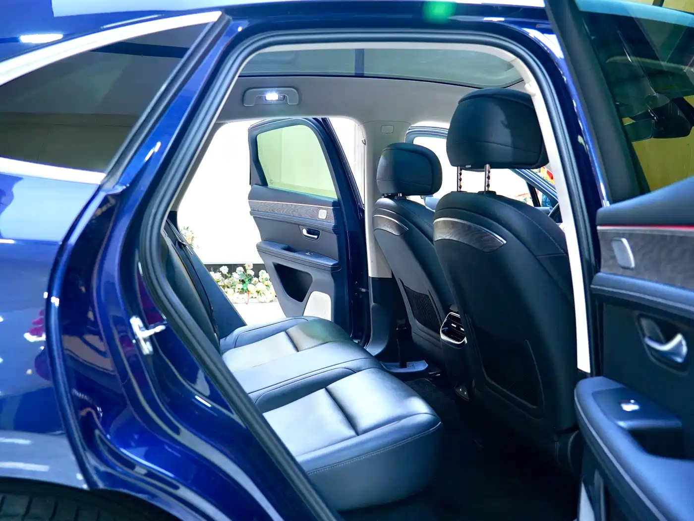 AITO Wenjie AITO M5 2022 Extended Range AWD Performance Edition фото 5