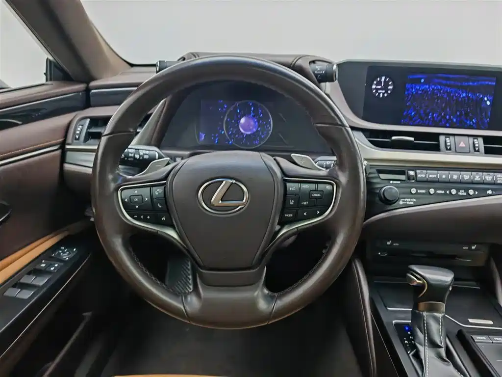 Lexus ES 2020 200 Excellence фото 11