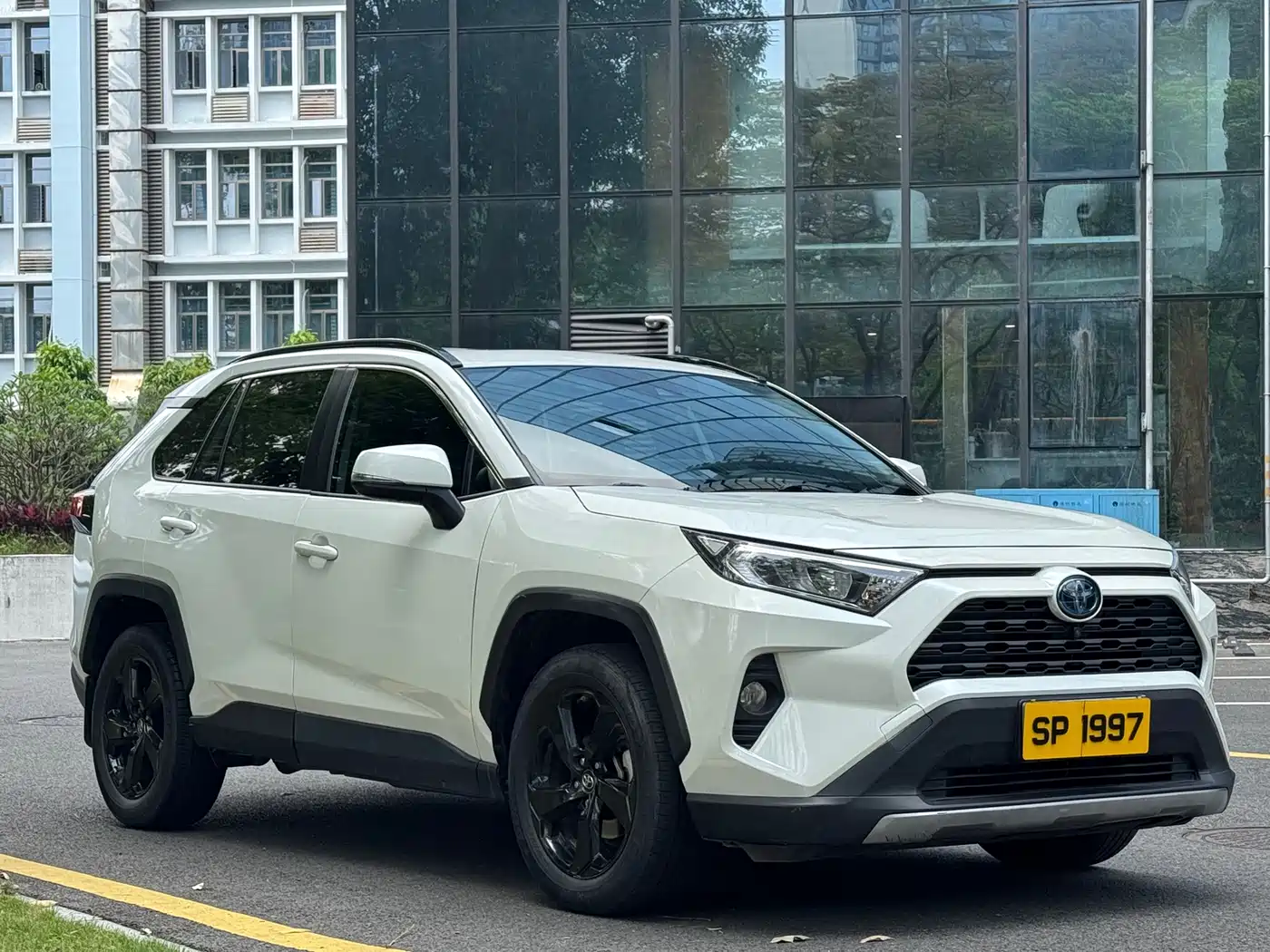 Toyota RAV4 Rongfang 2021 Hybrid 2.5L E-CVT AWD Elite PLUS Edition фото 3