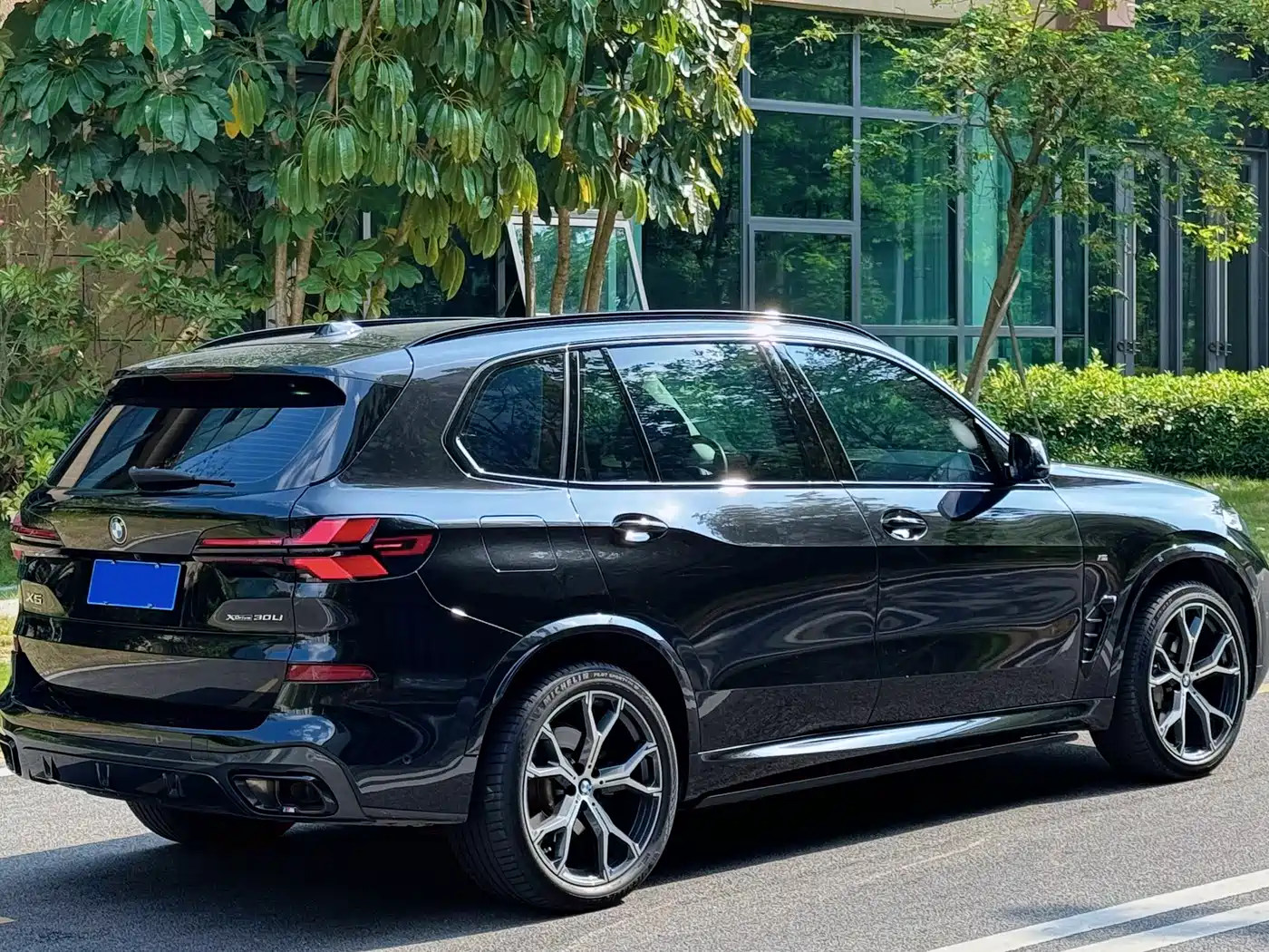 BMW X5 2023 xDrive 30Li Premium M Sport Black Night Package фото 6