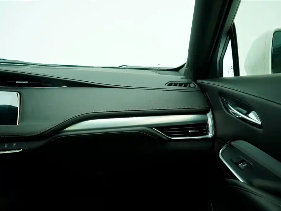 Cadillac XT4 2022 28T FWD Luxury фото 4