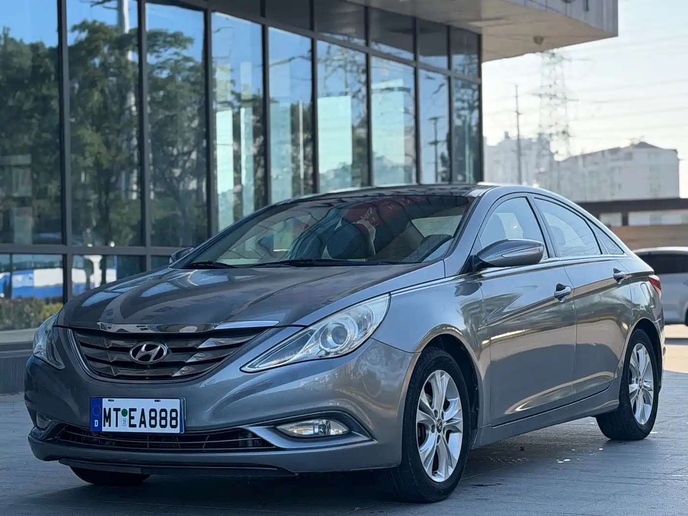 Hyundai Sonata 2011 2.0L Auto Leading Edition