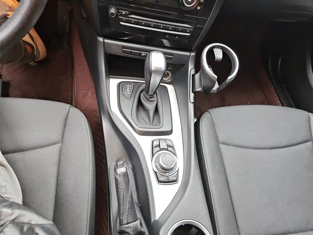 BMW X1 2013 sDrive18i Leading фото 10