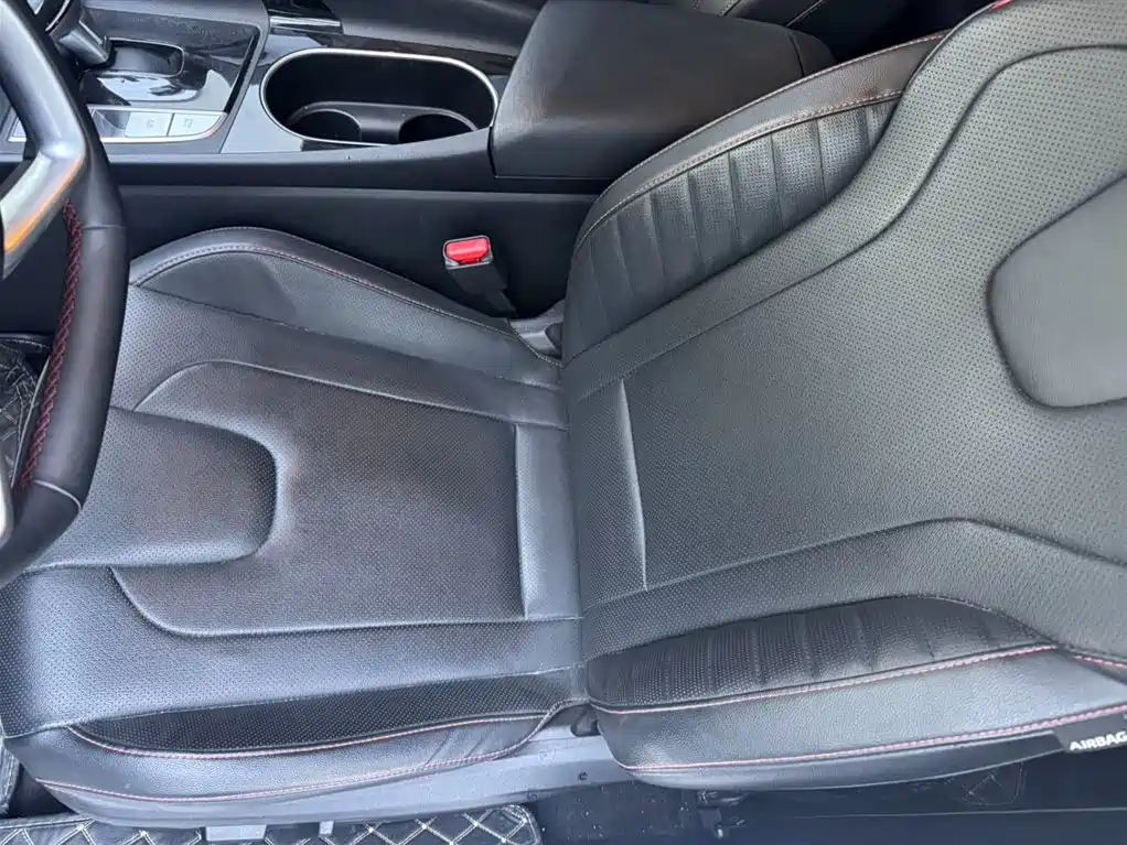 Hyundai Elantra 2021 1.5L CVT LUX Premium Edition фото 2