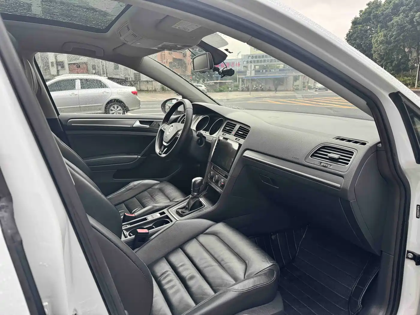 Volkswagen Golf 2016 230TSI Automatic Luxury фото 11