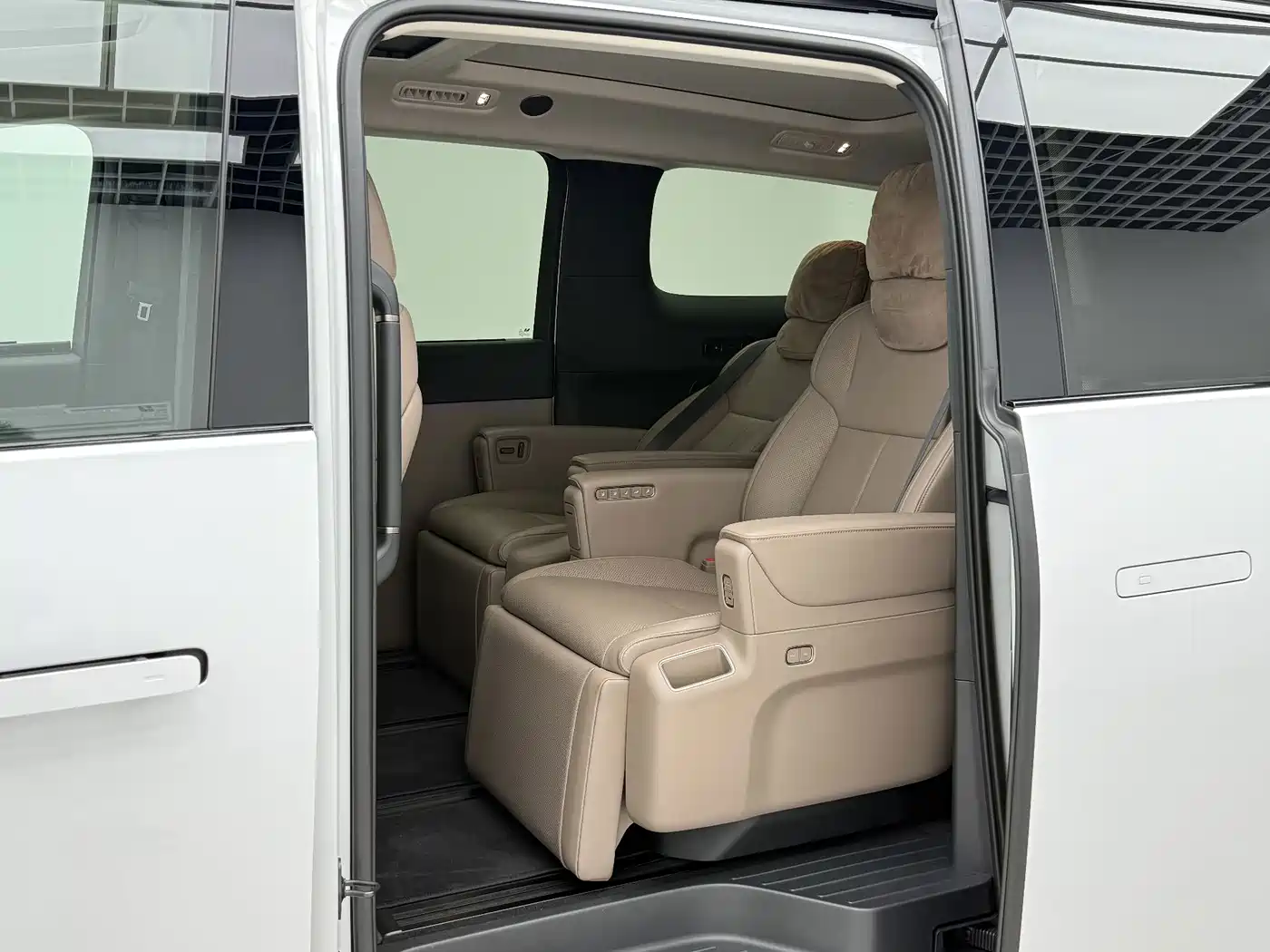 Li Auto MEGA 2025 2025 Model Home Family Special Edition