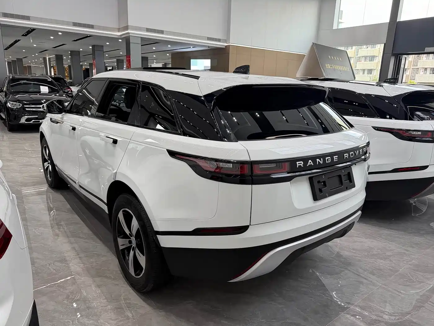 Land Rover Range Rover Velar 2019 250PS фото 8