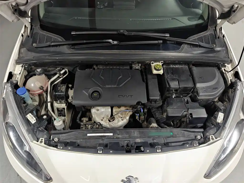 Peugeot 308 2014 Model Joy Edition Classic 1.6L Manual Superior Style фото 11