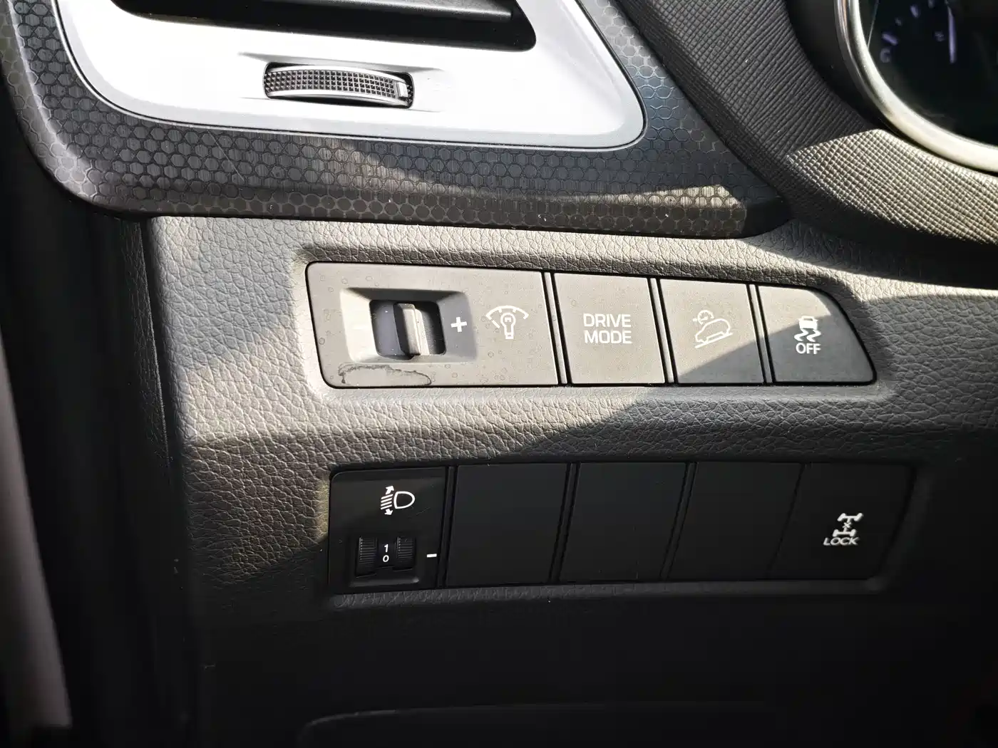 Hyundai Santa Fe 2017 2.0T Automatic 4WD Intelligent 7-Seater фото 31