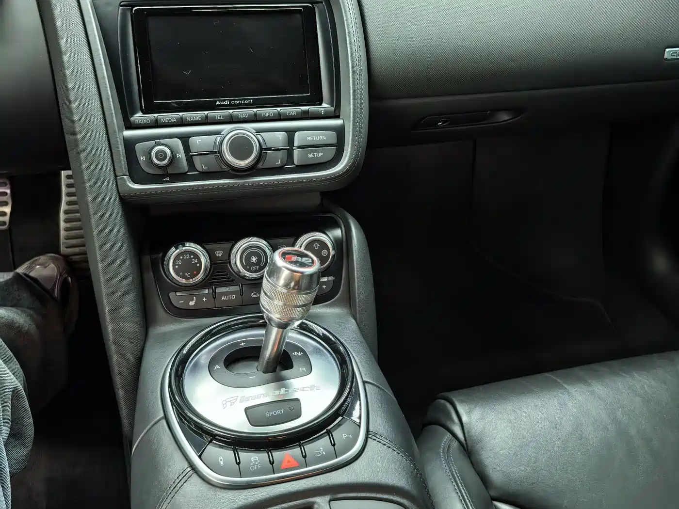Audi R8 2014 5.2 FSI quattro фото 25