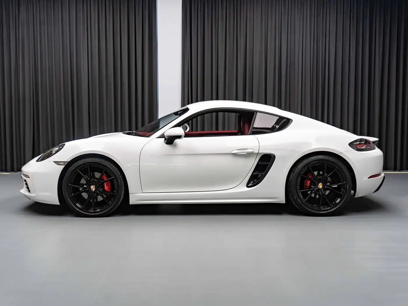 Porsche 718 2018 Cayman 2.0T фото 3