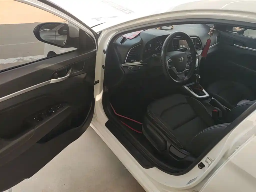 Hyundai Elantra 2016 Model 1.6L Automatic Smart Elite фото 16