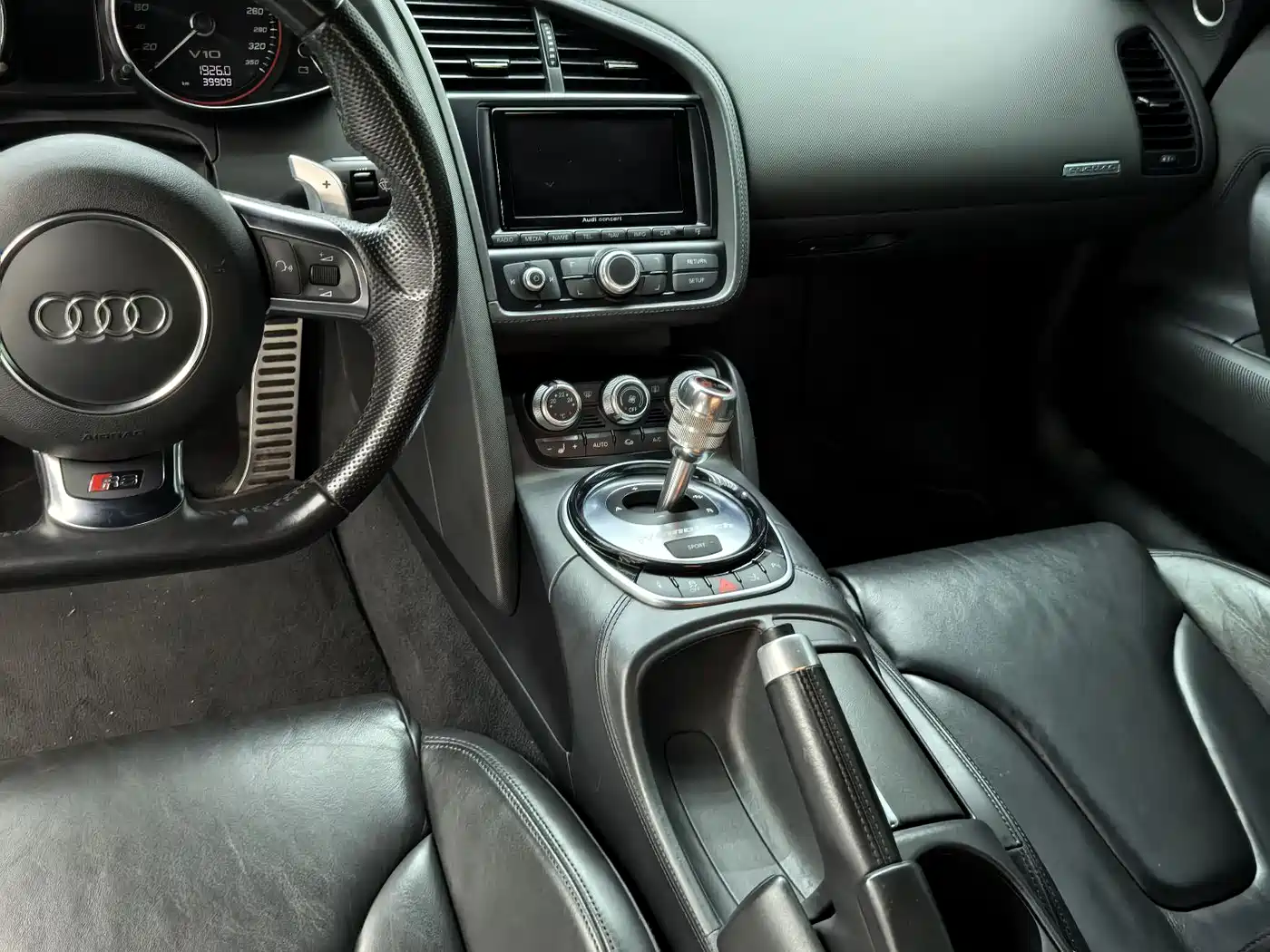 Audi R8 2014 5.2 FSI quattro фото 28