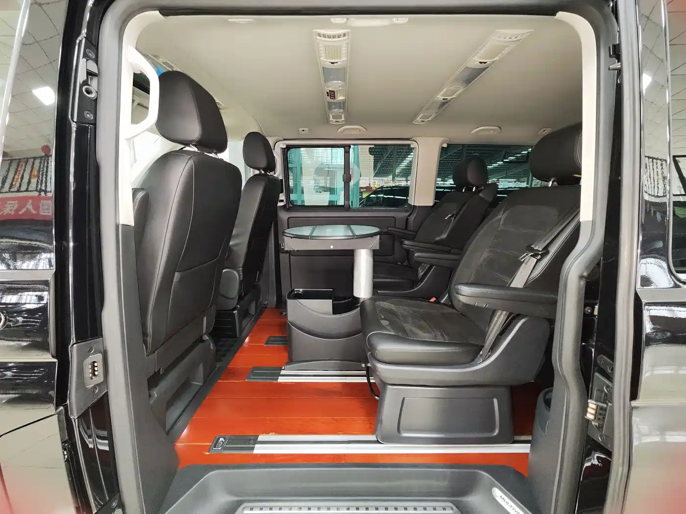 Volkswagen Multivan 2018 2.0TSI 4WD Premium Edition 7-Seater фото 10