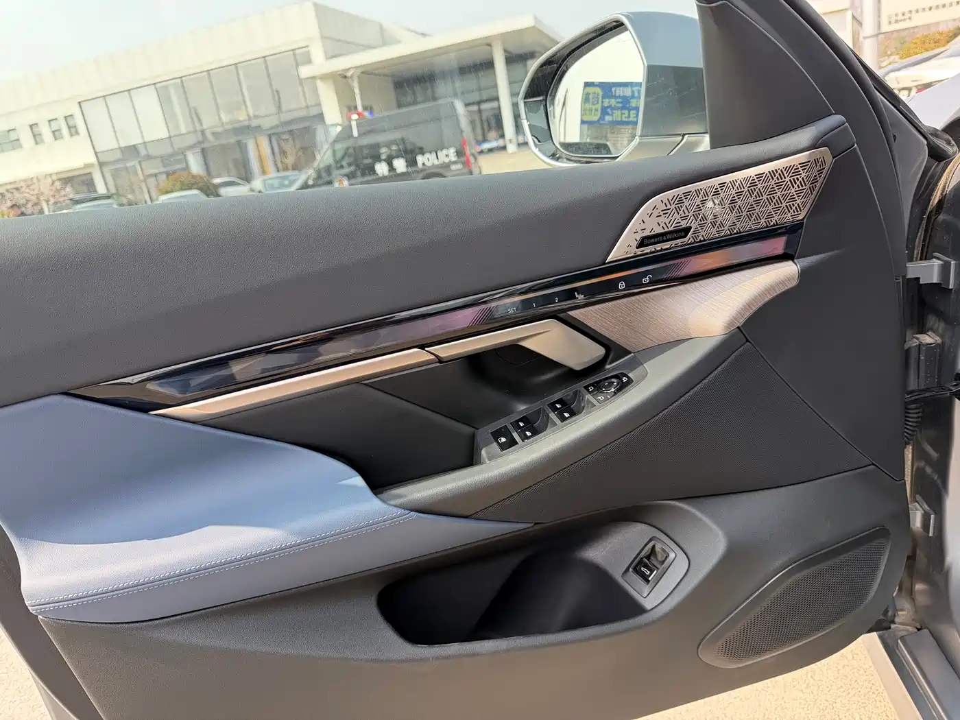 BMW i5 2025 xDrive 50L Luxury Package фото 6