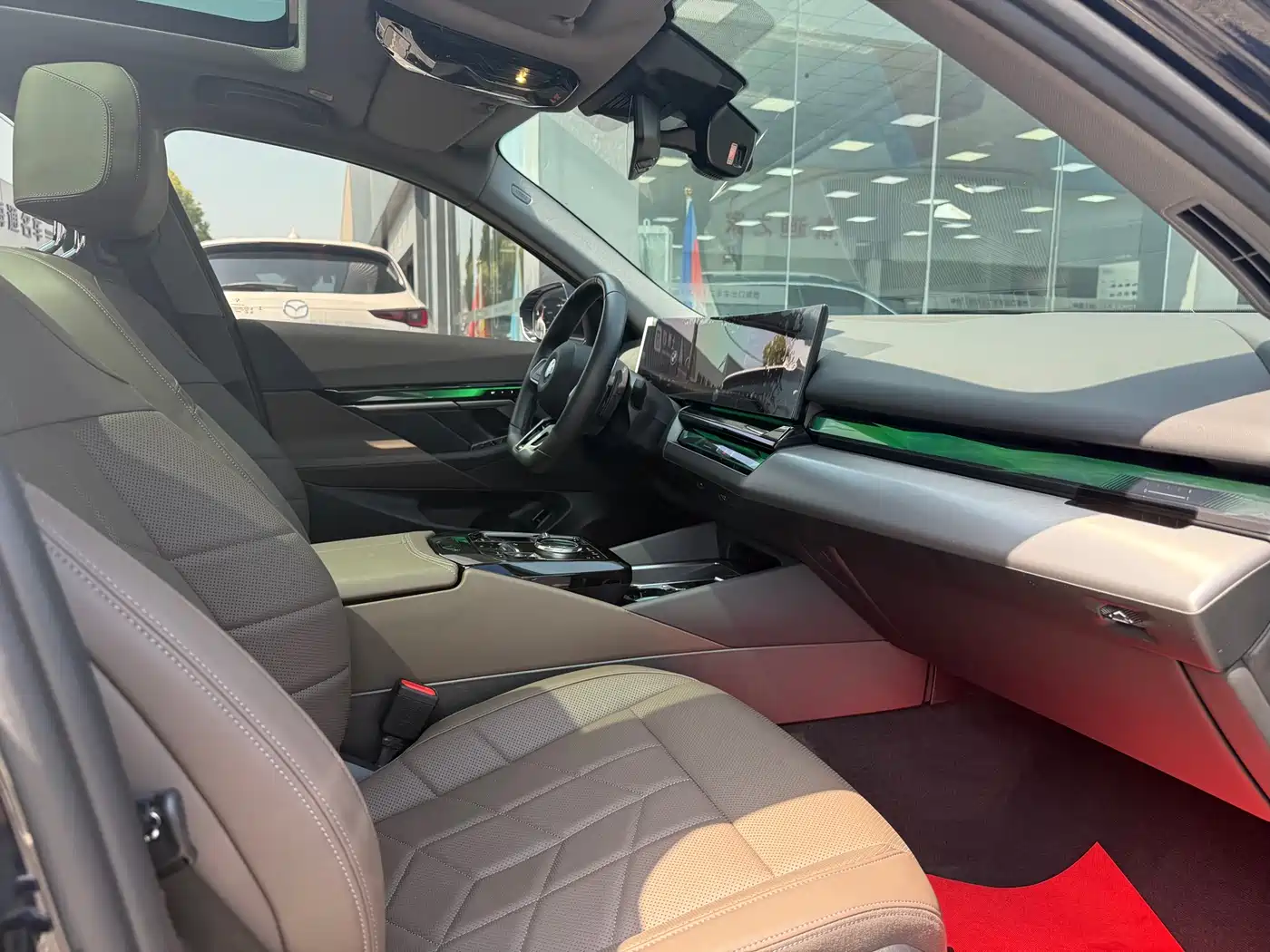 BMW 5 Series 2024 530Li Leading M Sport Package фото 8