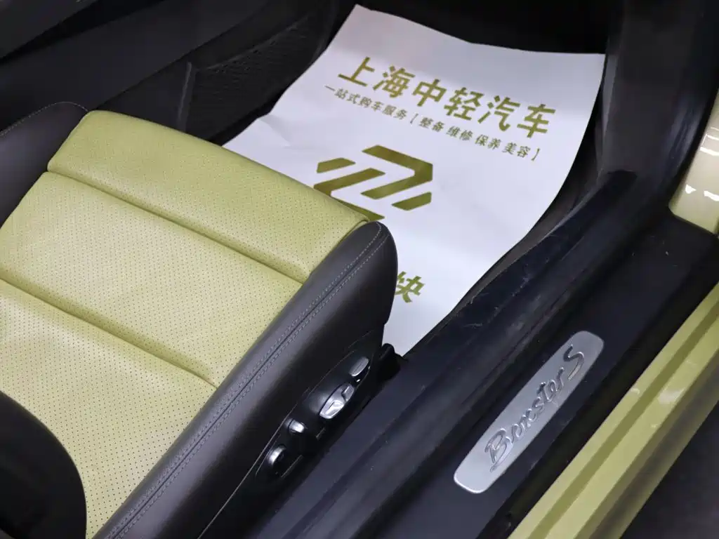 Photo 20 - Porsche Boxster