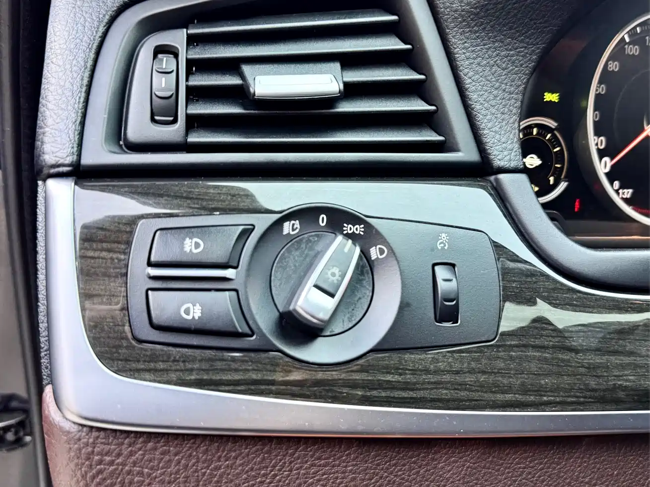 BMW 5 Series 2014 525Li Luxury Design Package фото 12