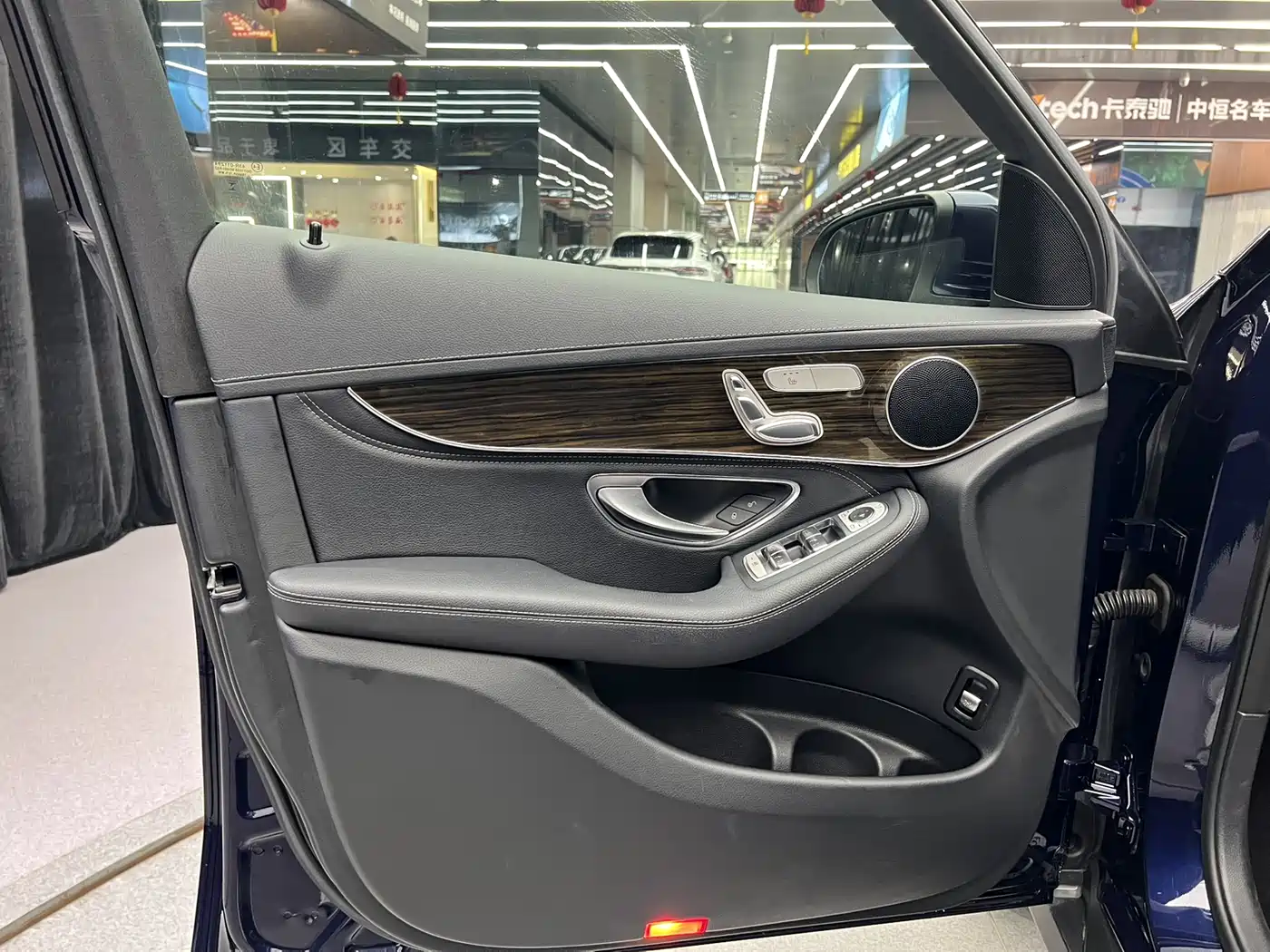 Mercedes-Benz GLC 2018 Facelift GLC 260 4MATIC Dynamic фото 14