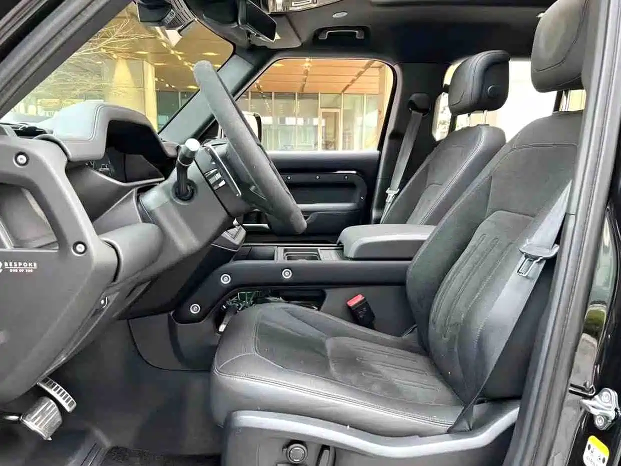 Photo 5 - Land Rover Defender