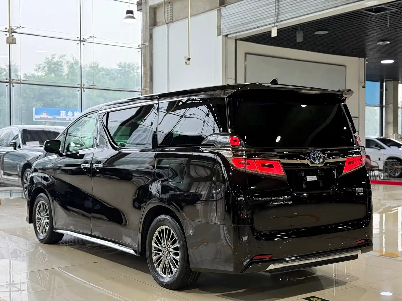 Toyota Vellfire 2022 2021 Crown Hybrid 2.5L HV Supreme Edition