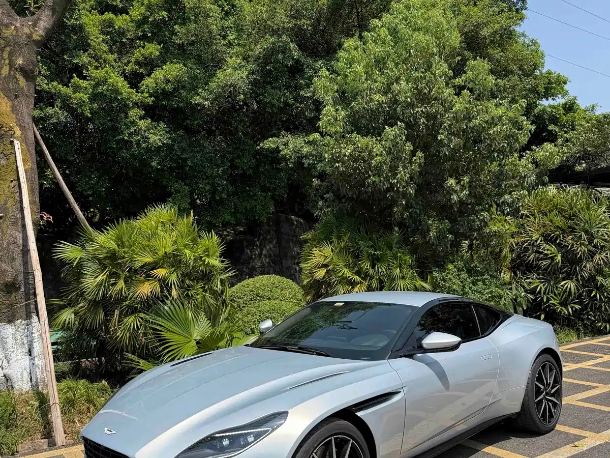 Aston Martin DB11 2018 2019 Model 4.0T V8 Coupe