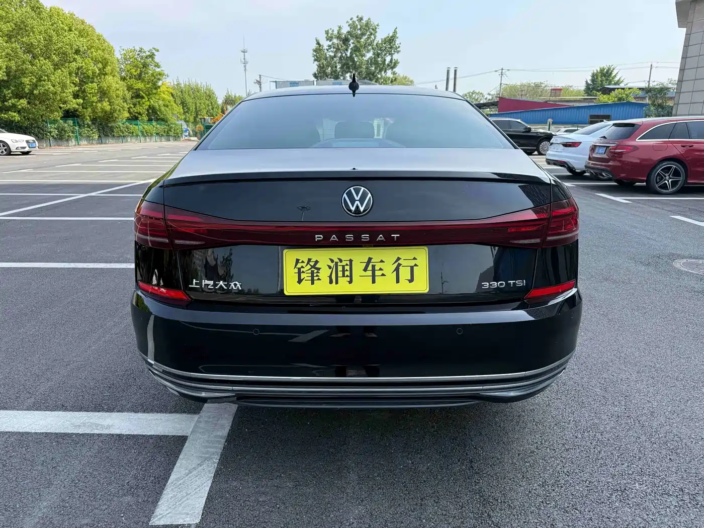 Volkswagen Passat 2022 330TSI Starlight Luxury Edition фото 5