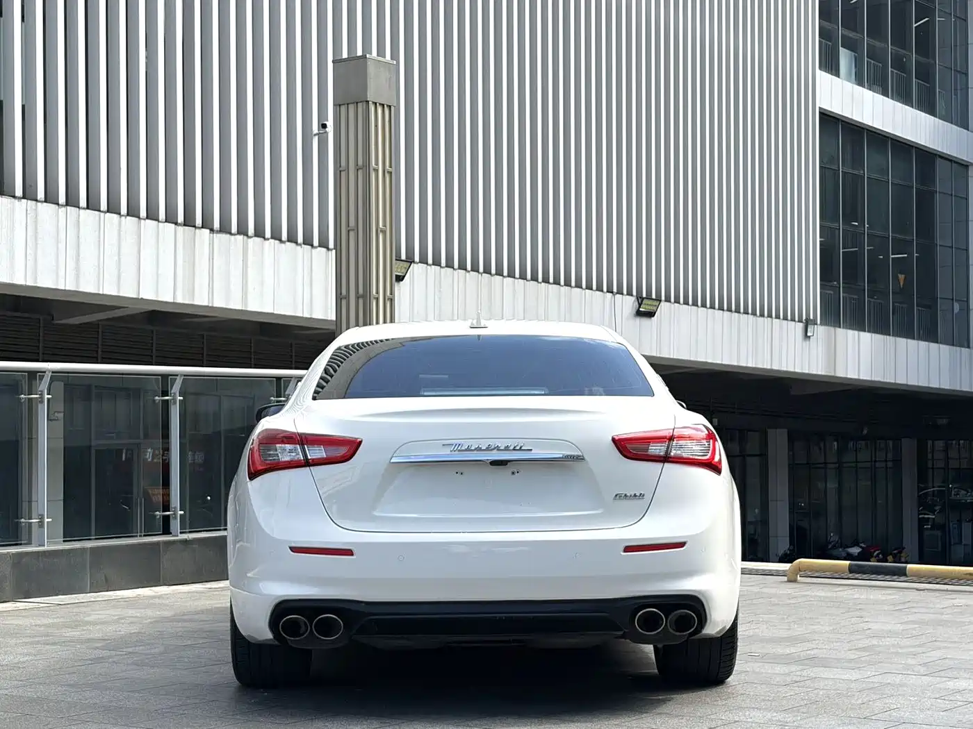 Photo 11 - Maserati Ghibli