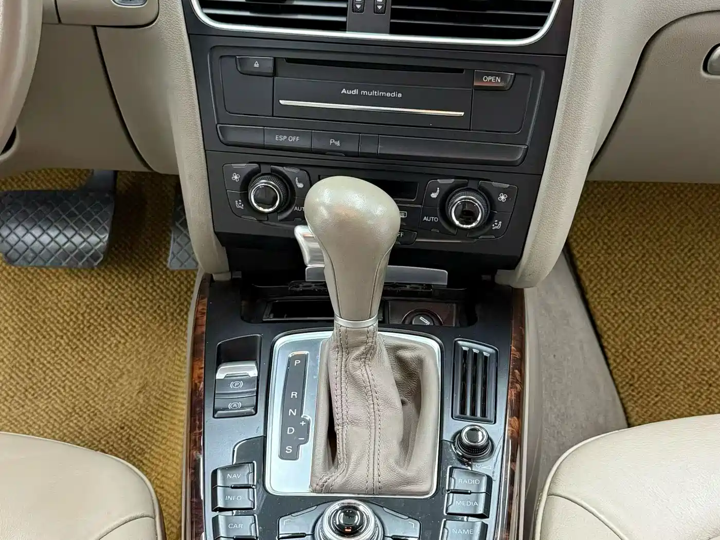 Audi A4L 2010 2009 2.0 TFSI Standard