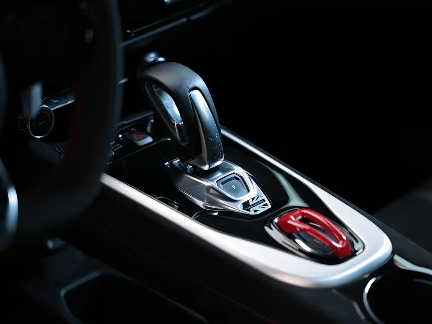 Lotus Cars EMIRA 2021 2.0T DCT First Edition фото 9