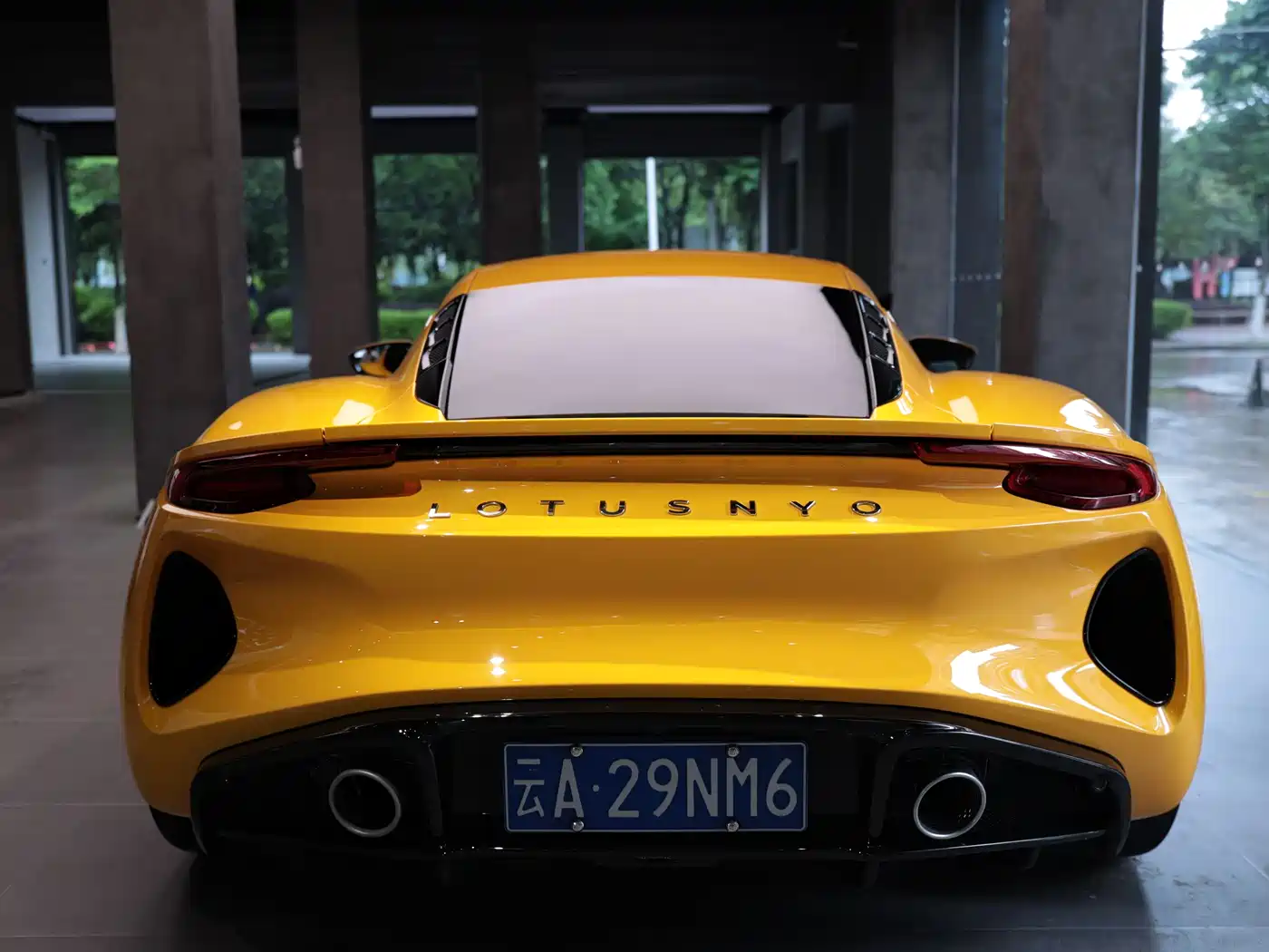 Lotus Cars EMIRA 2021 2.0T DCT First Edition фото 7