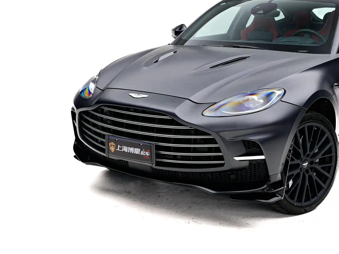 ASTON MARTIN DBX