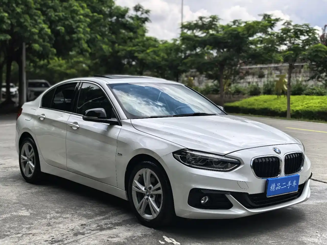 BMW 1 Series 2017 118i Sport фото 3