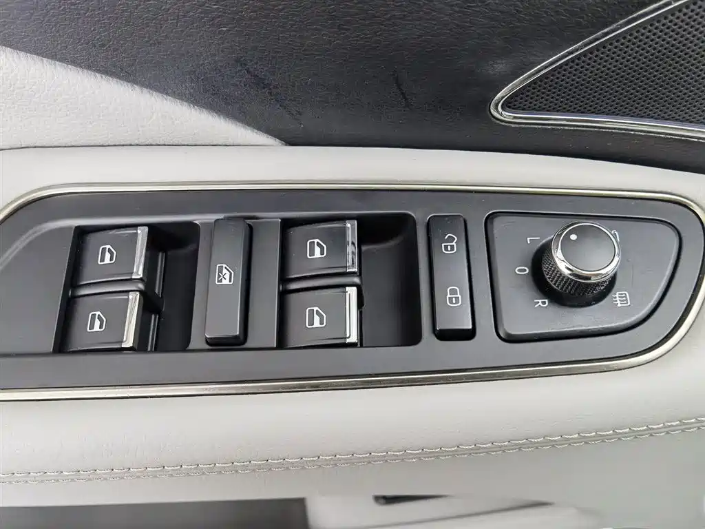 Hongqi H7 2015 3.0L Premium фото 9